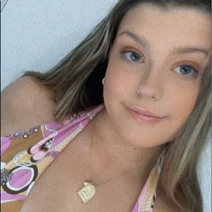 Meet your Posher, Ella